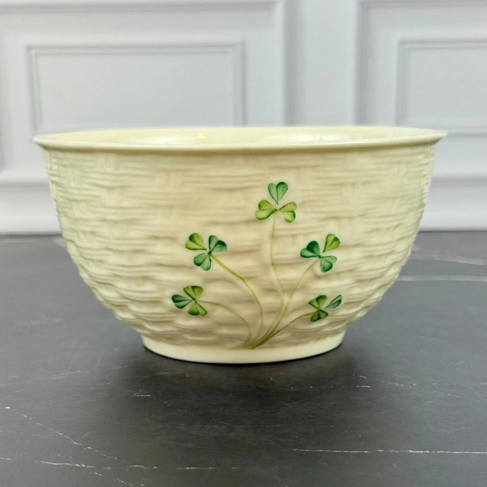 VTG Footed Belleek Pottery Shamrock Bowl 5 1/4
